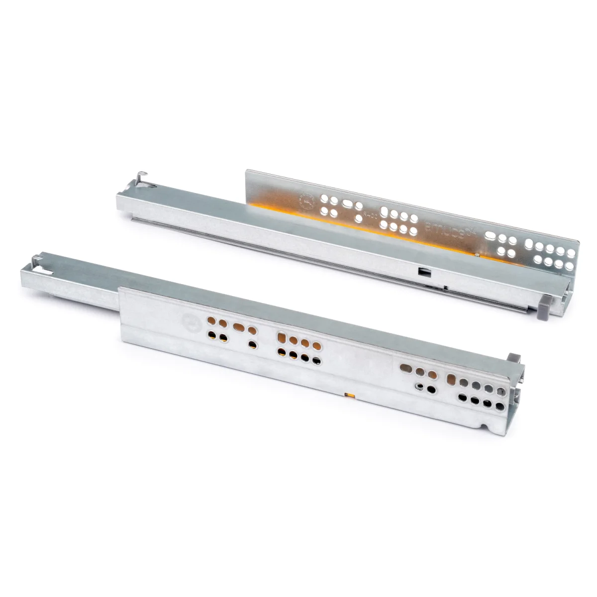 Glissières sous le sol, capacité de charge BILLES : 30 kg (67 lbs), 300 mm (11-13/16″), version : extension complète avec fermeture amortie, 3124105. Coulissants sous le sol de haute qualité pour tiroirs en bois, tiroirs en bois, étagères en bois et bien plus encore, d’EMUCA - Saldi