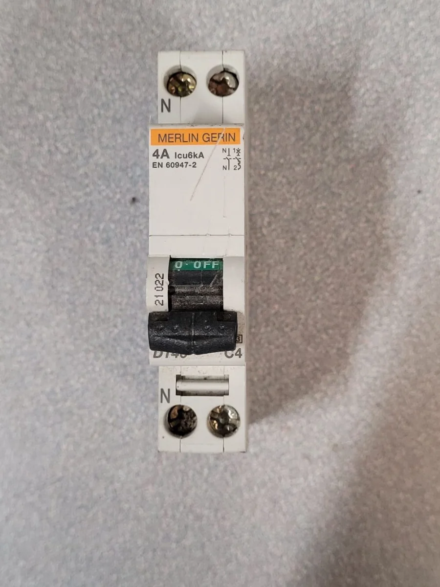 Disjoncteur 1P+N 21022 - Éclairage de qualité avec frais de port offerts Disjoncteur 1P+N 16A | Sanifer