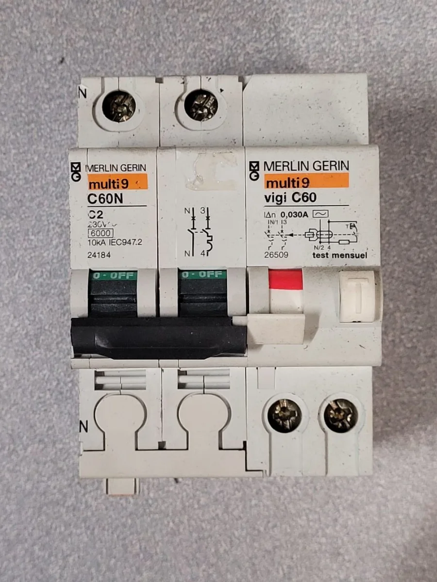 Disjoncteur + Différentiel 2P 24184+26509 - Éclairage de qualité avec frais de port Protection offerts