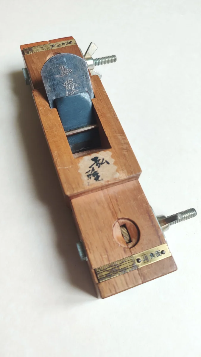 Rabot à chanfreiner japonais "Kirimen Kanna" 32mm - Accessoires Outdoor pour Plus de Liberté de Mouvement - {'count': 1, 'name': 'Libertaire'}