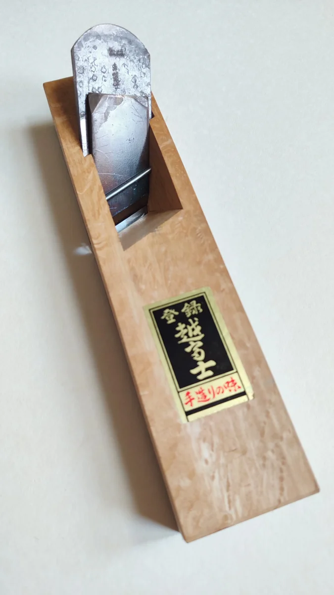 Joli rabot japonais Kiwa kanna 36mm Fuji - Accessoires Outdoor pour Plus de Liberté de Mouvement Rabots japonais Kiwa Kanna : rabot d'angle et de bordure - Outinomi