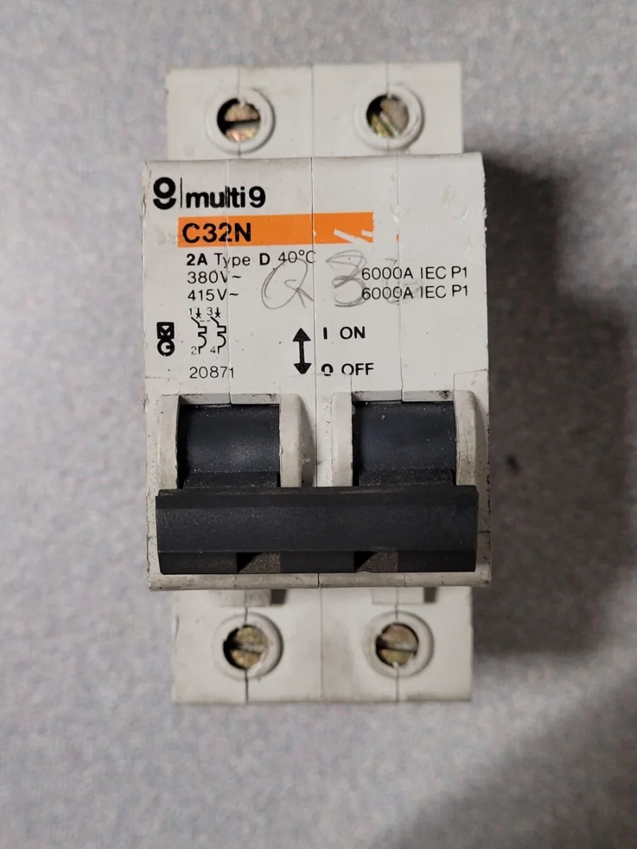 Disjoncteur 2P 20871 - Éclairage de qualité avec frais de port RCCB offerts