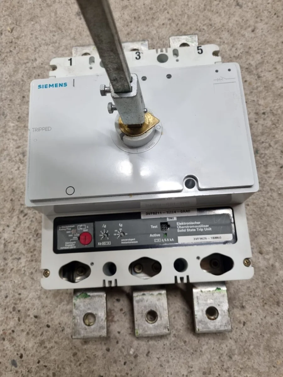 Interrupteur sectionneur 3P 3VF6211-1BM64-0AA0 - Éclairage de qualité avec frais de port offerts Interrupteurs, sectionneurs et isolateurs MT - Appareil | Appareil | ABB