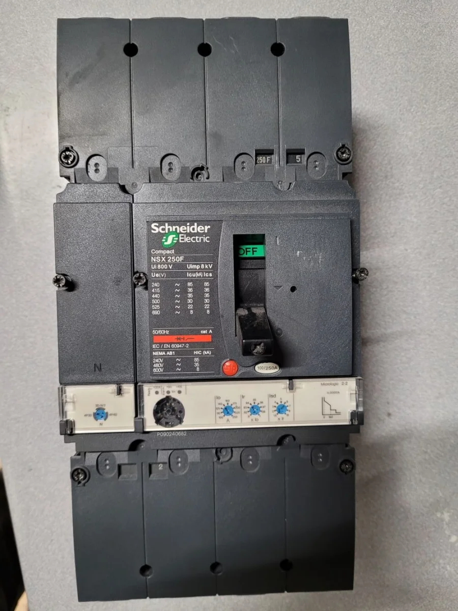 Disjoncteur + déclencheur 8kV NSX250F - Éclairage de qualité avec frais de port offerts DISJONCTEUR 4P 100A BM SÉRIE NM8N-125S TM 100 4C 271609 CHINT – SOGEP-AFRICA