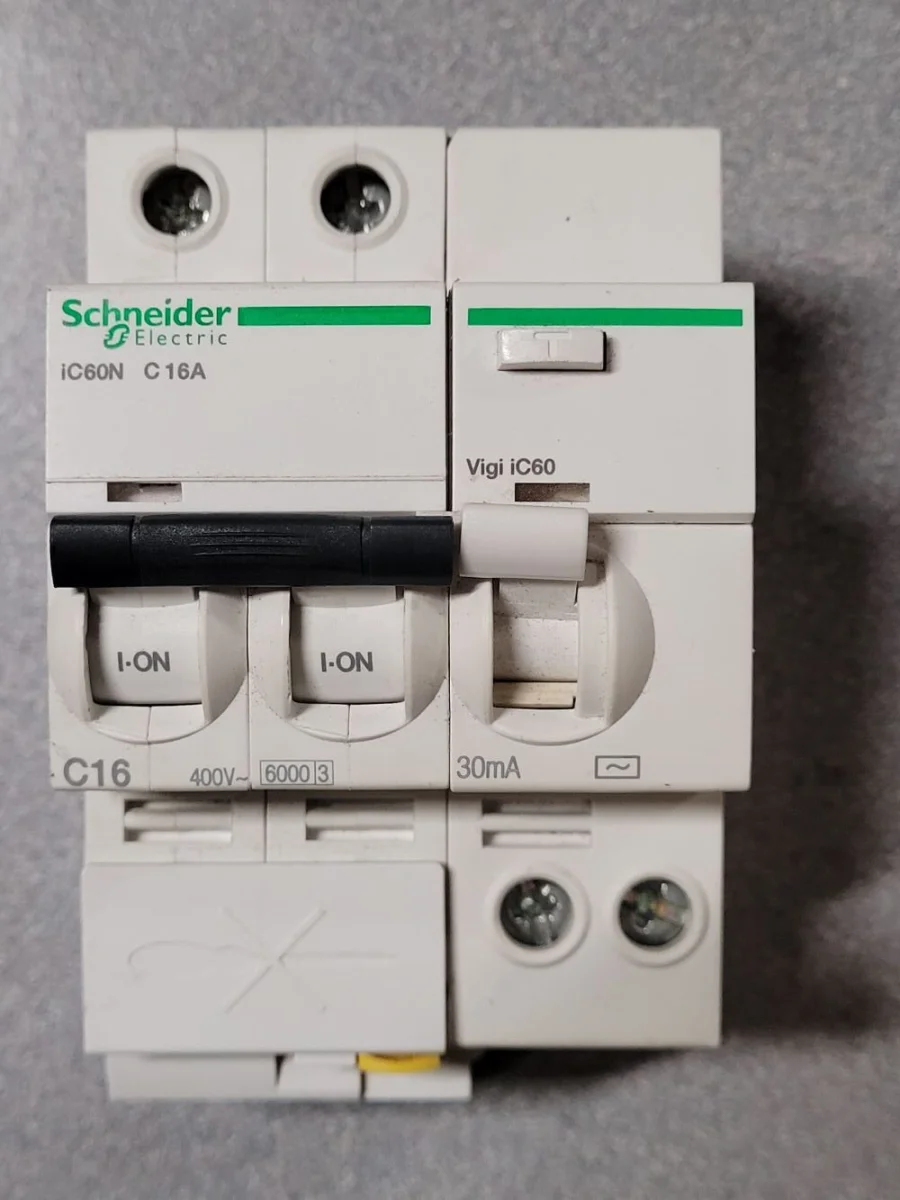 Disjoncteur + différentiel 2P VIGI IC60 + A9Q14225 iC60N C16A - Éclairage de qualité avec frais de port offerts