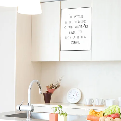 Sticker citation “Peu importe ce que tu décides de faire aujourd’hui, assure toi que quotidien cela te rend heureux” - Saldi Straordinari – Offerte Speciali Disponibili Adesso