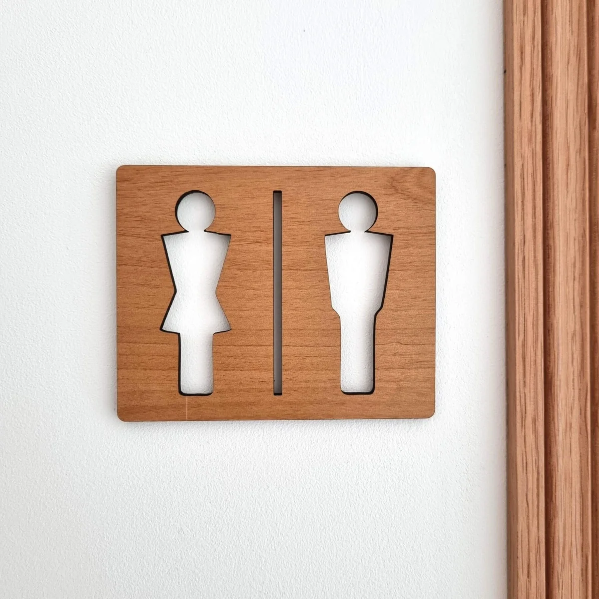 Pictogramme toilettes hommes/femmes découpé en bois – ép. 5mm - Vins Rouges Harmonieux pour Chaque Occasion Plaque de porte toilettes mixte verre trempé - Direct Signalétique