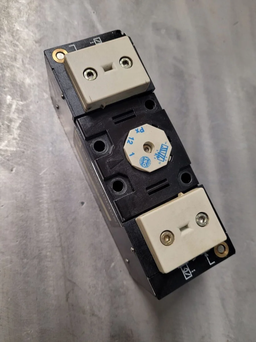 Distributeur PVNE15280 - Éclairage de qualité avec frais de port offerts - distribution électrique distributeur éclairage qualité frais port