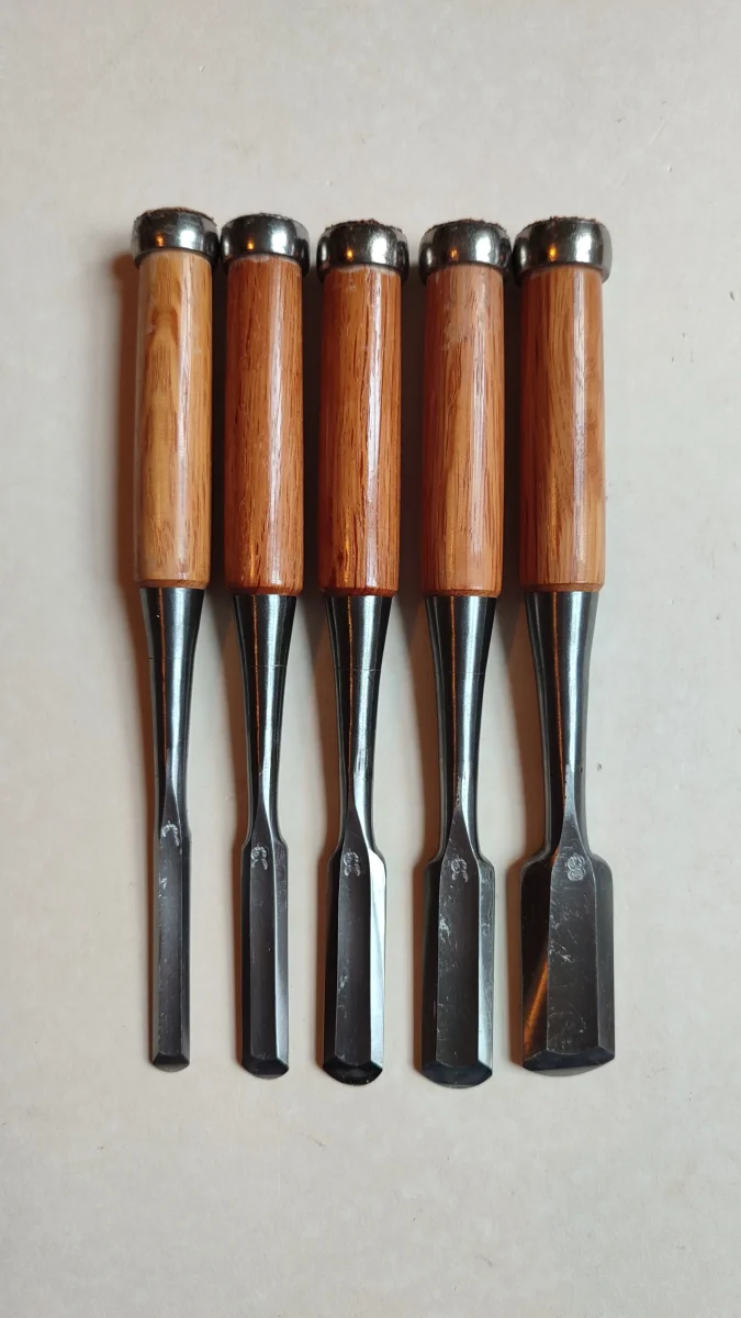 Set de gouges japonaises "Sotomaru Nomi" 9, 12, 15, 18, 24mm "Kenshin" - Accessoires Outdoor pour Plus de Liberté de Mouvement Set de 6 gouges linogravure + manche