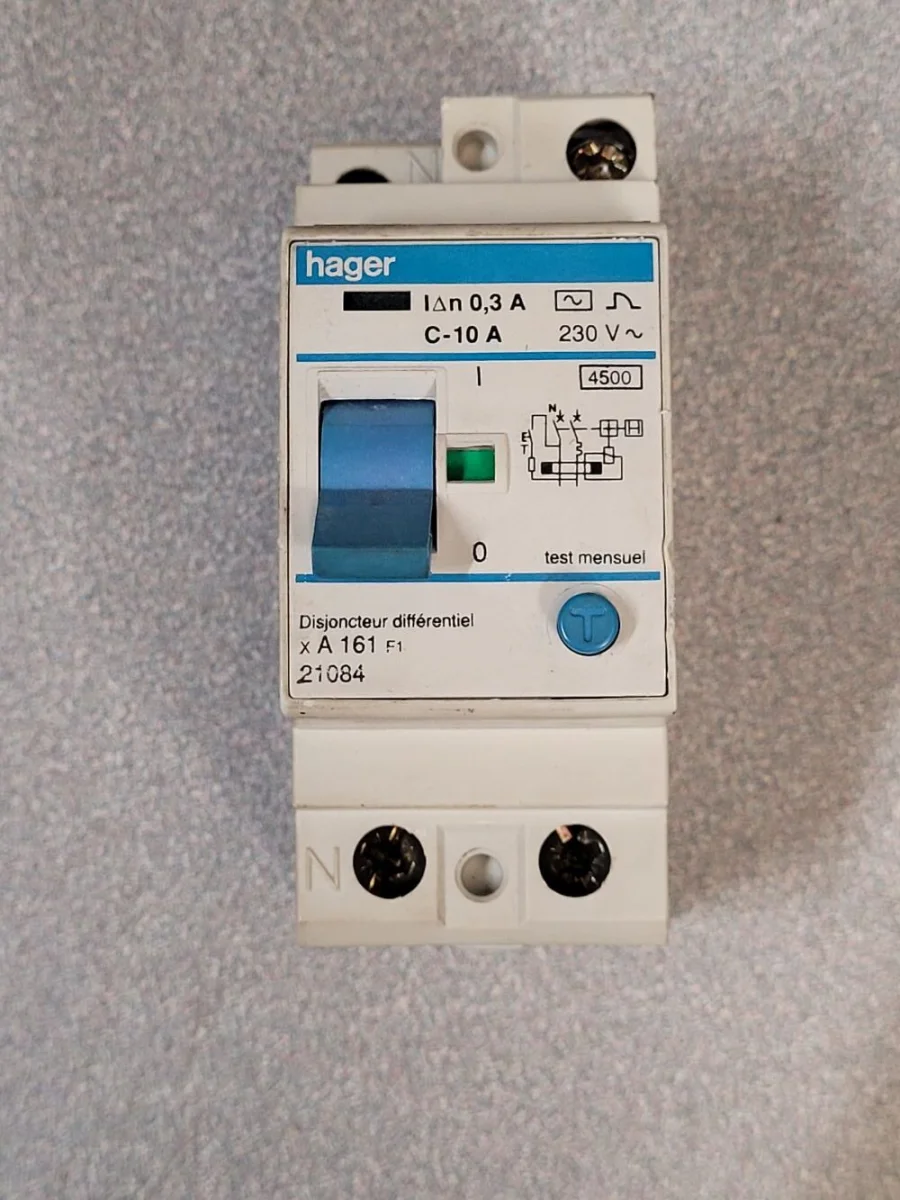 Disjoncteur différentiel 2P 10A A161 C10A - Éclairage de qualité avec frais de port offerts - Schneider