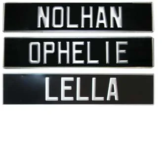 Plaque personnalisée aluminium - Accessoires Outdoor pour Plus de Liberté de Mouvement - {'count': 3, 'name': 'chargement'}