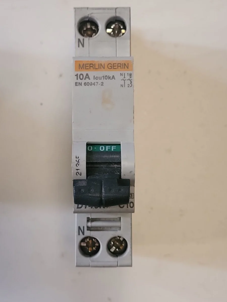 Disjoncteur 1P+N 21365 - Éclairage de qualité avec frais de port offerts - rcbo disjoncteur 1p+n éclairage qualité frais port