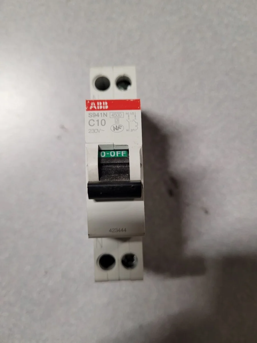 Disjoncteur 1P+N C10A S941NC10 - Éclairage de qualité avec frais de port offerts
