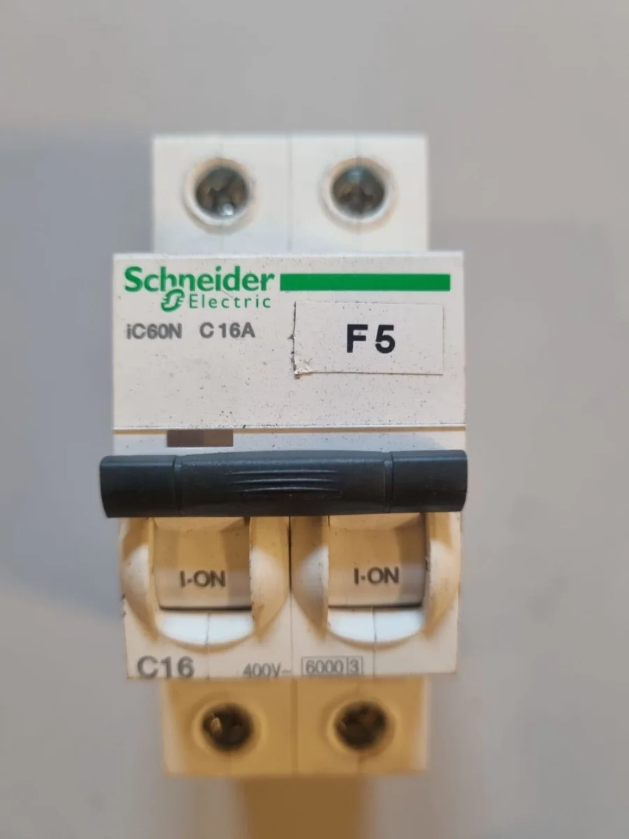 Disjoncteur 2P iC60N C16A - Éclairage de qualité avec frais de port offerts INT. TERMOMAGNETICO IC60N 4x16A – Courbe D, Disjoncteur Schneider Electric,  Fabrication Française