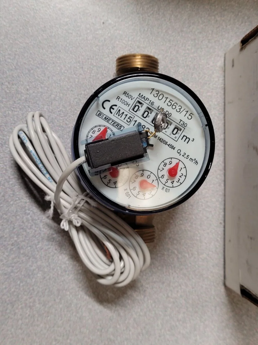 Compteur d’eau cadran sec émetteur d’impulsion Éclairage qualité frais port offerts
