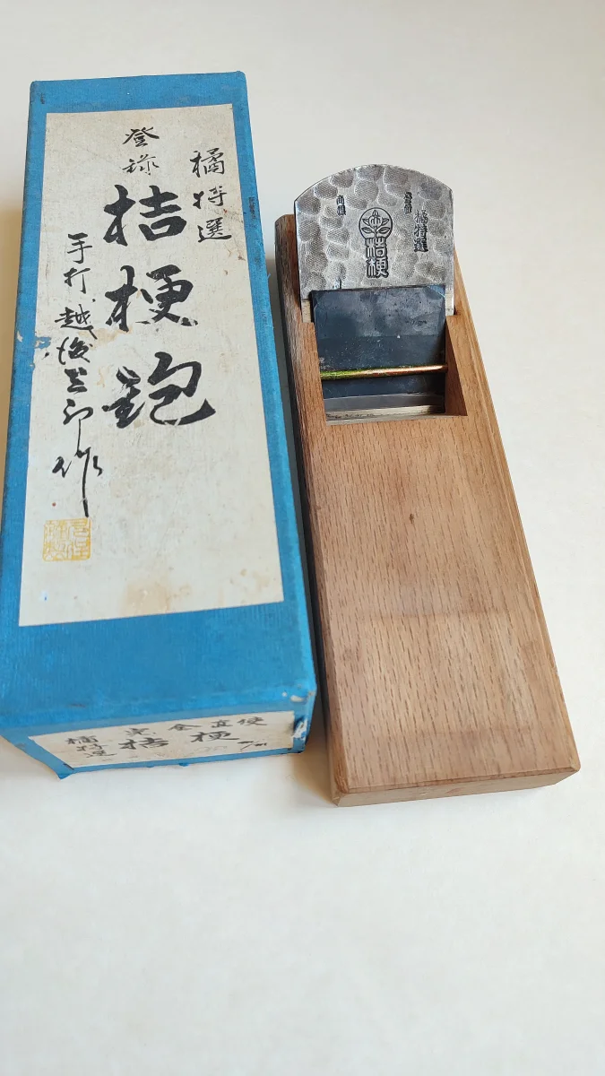 Rare rabot japonais vintage "Hira Kanna" 70mm "Kikyo" - Accessoires Outdoor pour Plus de Liberté de Mouvement Femme, vie, liberté. Un mouvement révolutionnaire en Iran | Revue Esprit