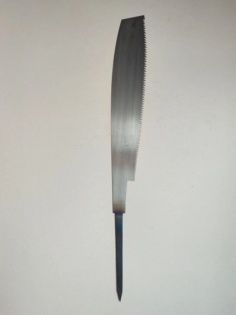 Scie japonaise forgée Anahiki-nokogiri 350mm - Accessoires Outdoor pour Plus de Liberté de Mouvement - {'count': 1, 'name': 'histoire'}