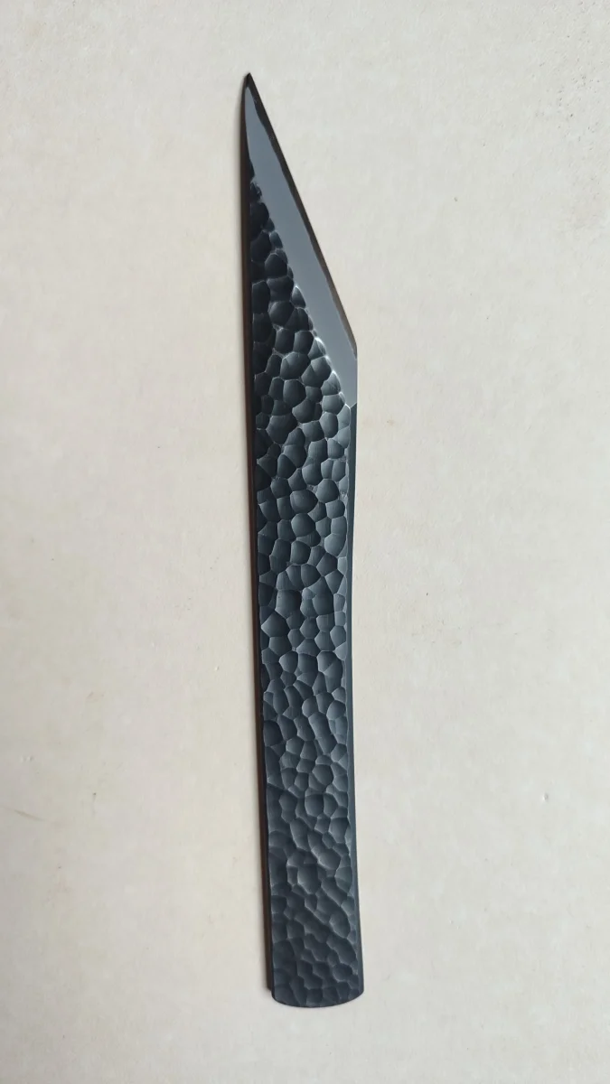 Couteau japonais "Kiridashi" forgé par Yoshihide Sakamitsu 24mm "Tsuchime" - Accessoires Gratuite Outdoor pour Plus de Liberté de Mouvement