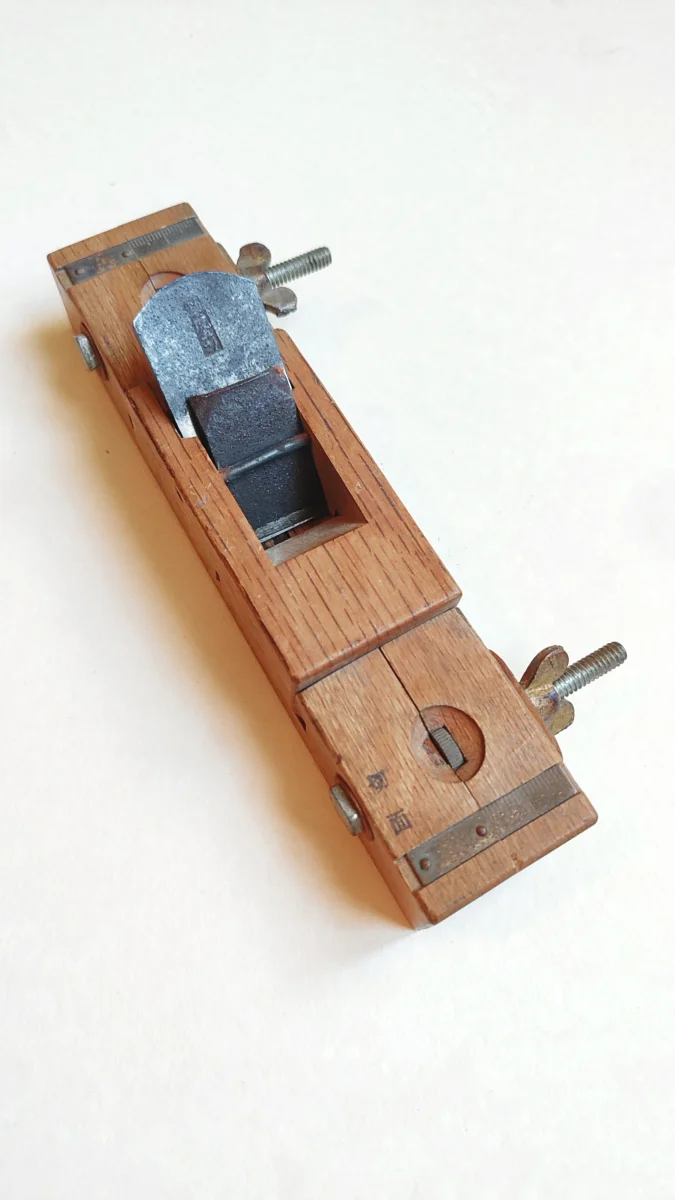 Rabot à chanfreiner japonais "Kirimen Kanna" 32mm - Accessoires Outdoor pour Coup Plus de Liberté de Mouvement