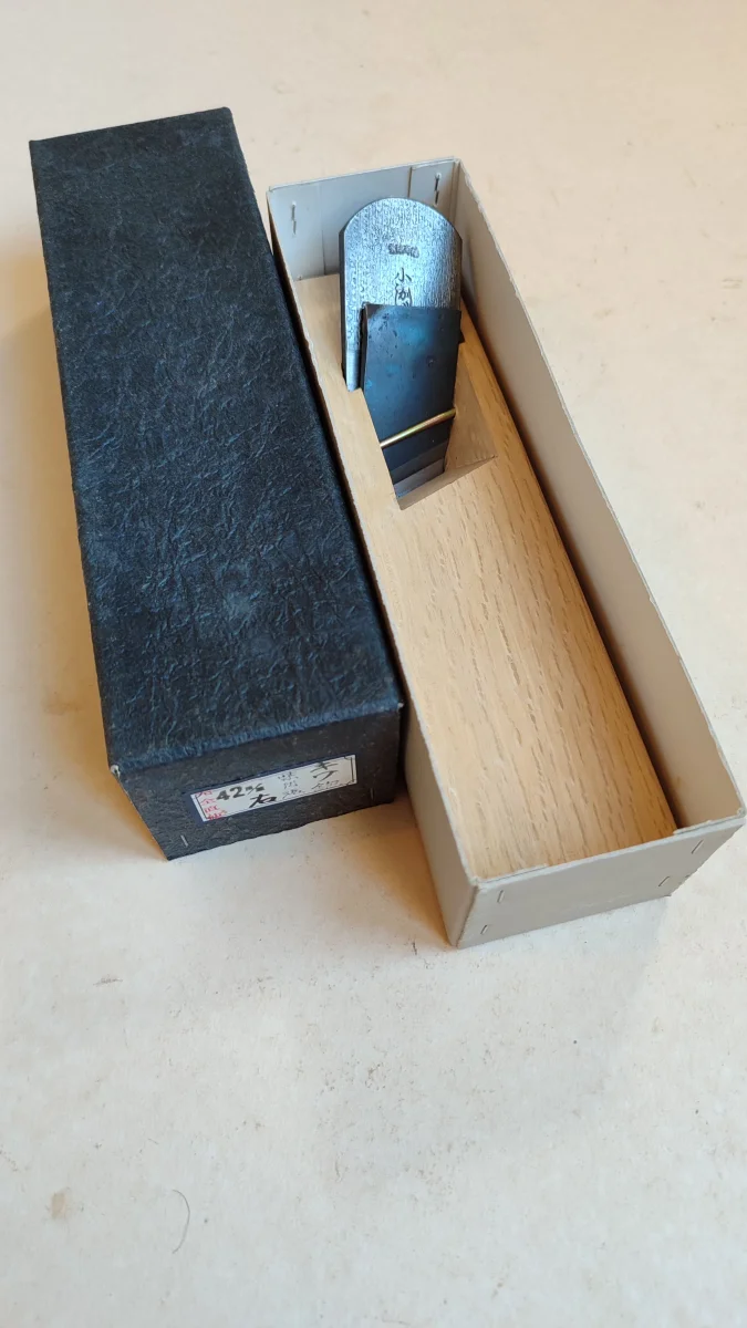 Magnifique rabot japonais Kiwa Kanna 42mm Shitanhari - Accessoires Outdoor pour Plus de Liberté de Mouvement Rabot compact serie D, angle faible 12° bois – Gaignard Millon