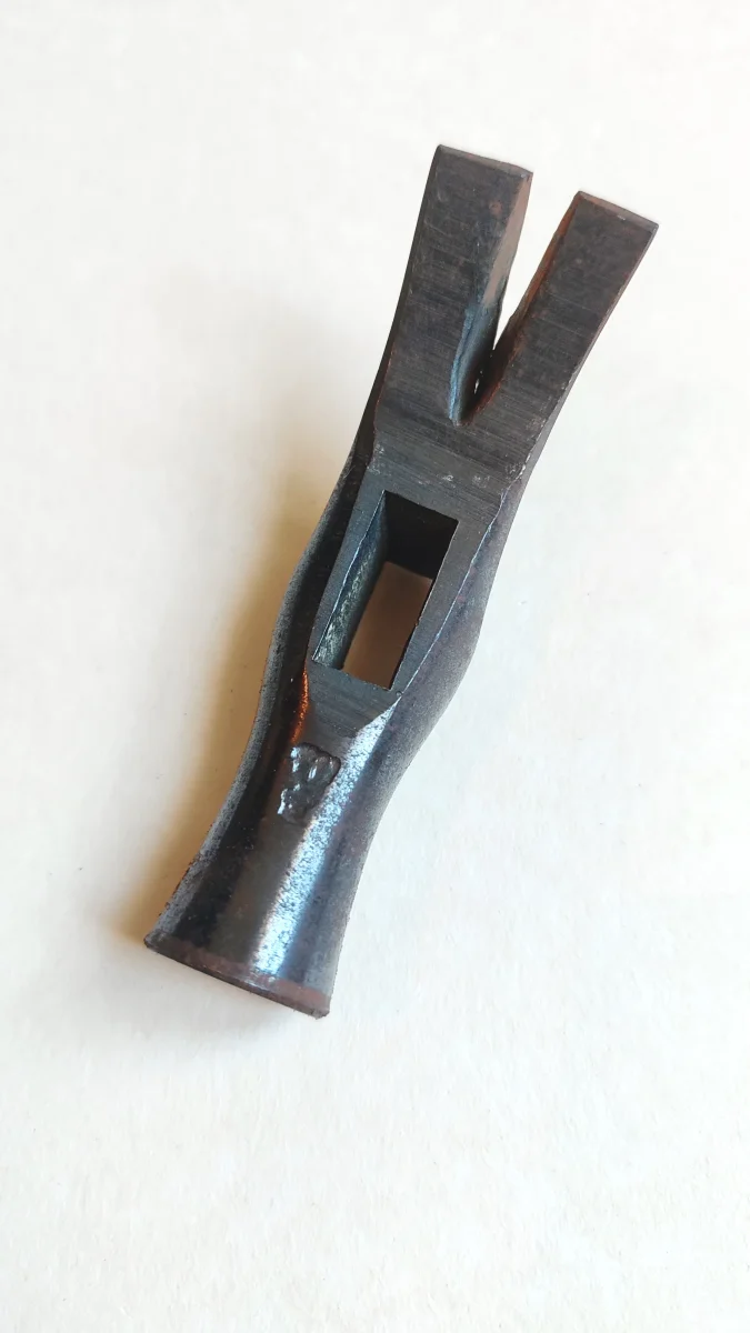 Petit marteau japonais arrache clou "kariwaku" genno 190gr - Accessoires Outdoor pour Plus de Liberté de Mouvement - {'count': 1, 'name': 'démarreur'}