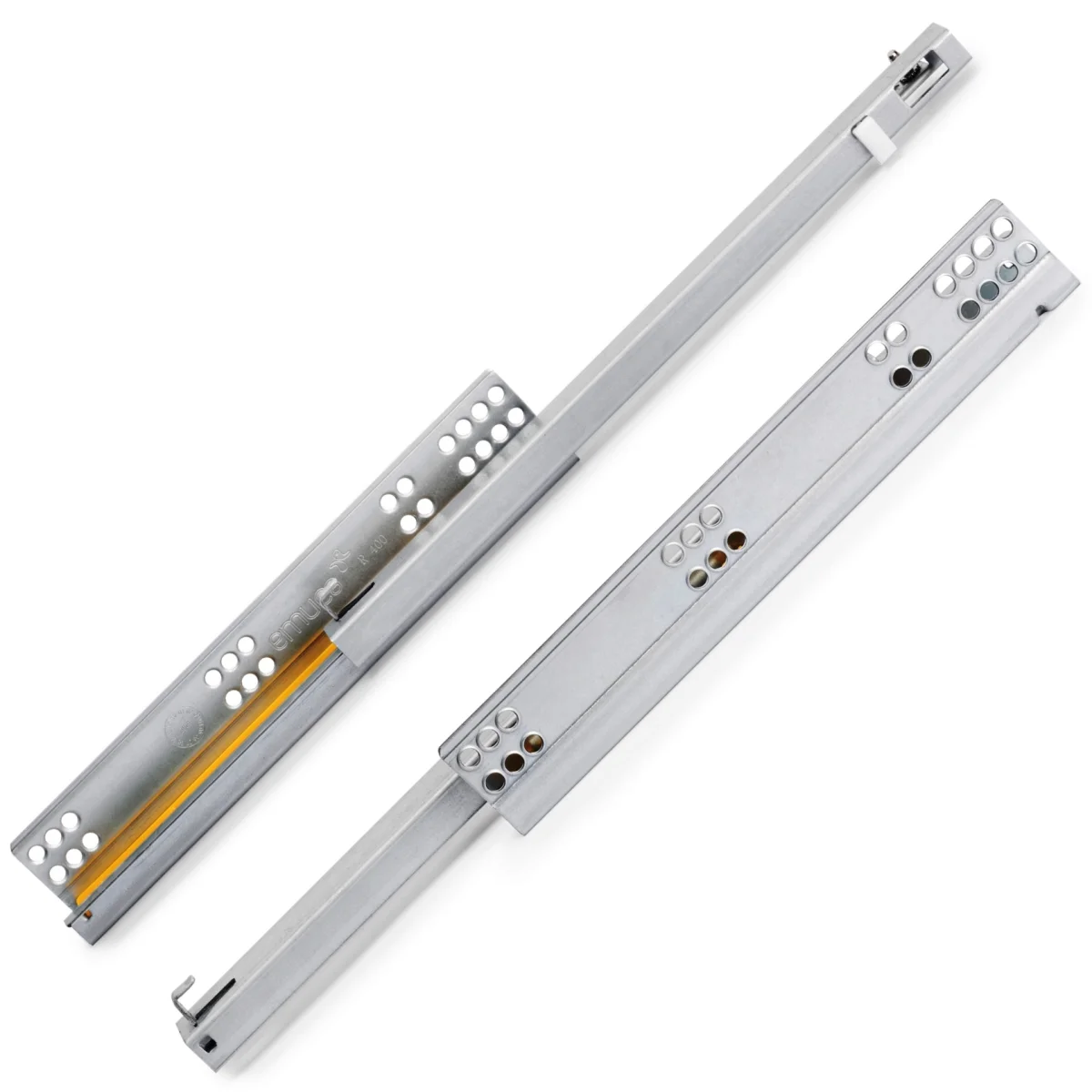 Glissières sous le plancher, capacité de charge : 25 kg (56 lbs), 350 mm (13-25/32″), version : coulissante partielle avec fermeture amortie, 3019205. Coulissants sous le sol de haute qualité pour tiroirs en bois, tiroirs en bois, étagères en bois et bien plus encore, d’EMUCA -