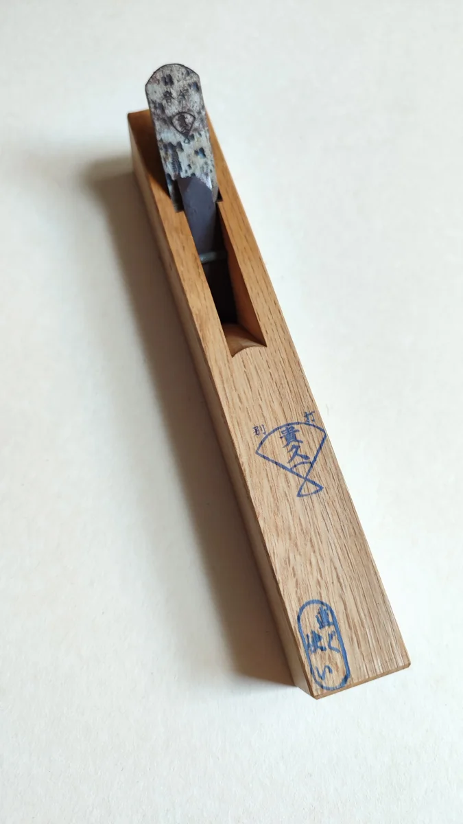 Rabot de forme japonais "Uchimaru Kanna" 15mm Takahisa - Accessoires Outdoor pour Plus de Liberté de Mouvement objet