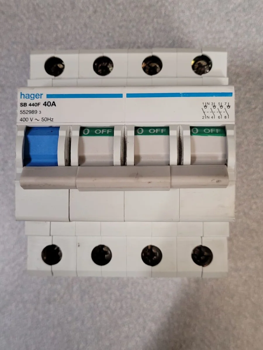 Disjoncteur 4P 40A SB440F - Éclairage de qualité avec frais de port offerts Disjoncteur ECB5 DPN.1P+N.32